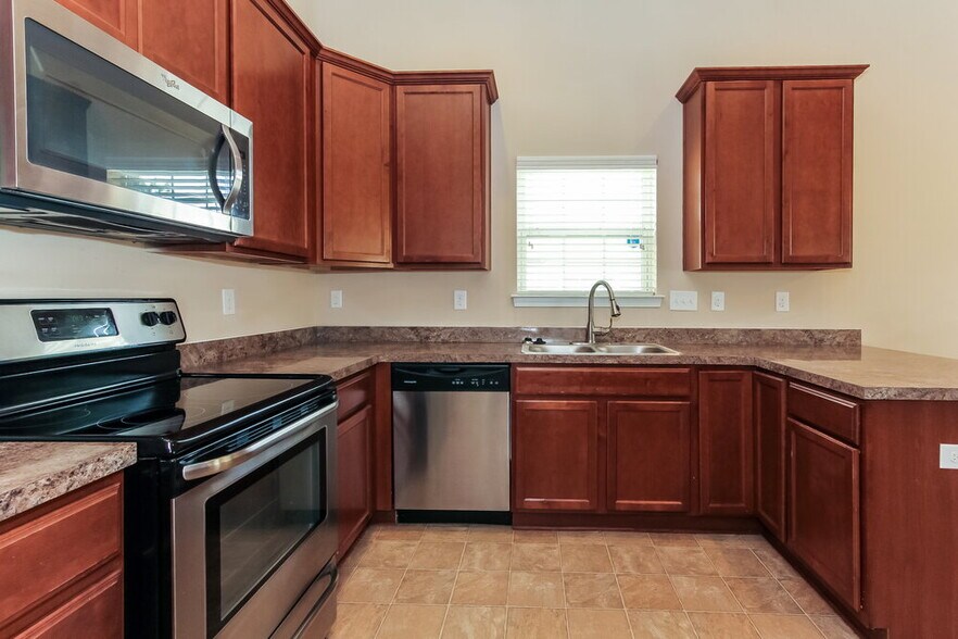 Building Photo - 3324 Mortemer Ln