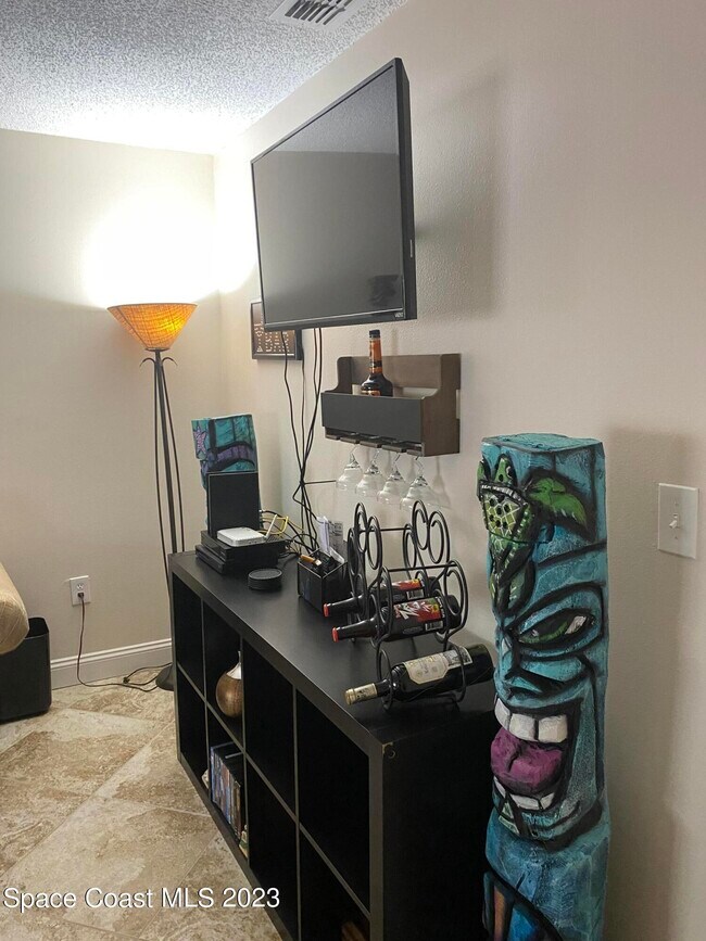 Building Photo - 8056 Sunset Ct