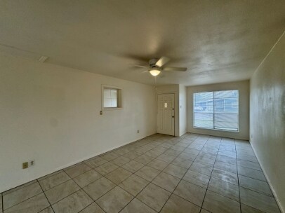 Building Photo - 1104 W Siesta Dr
