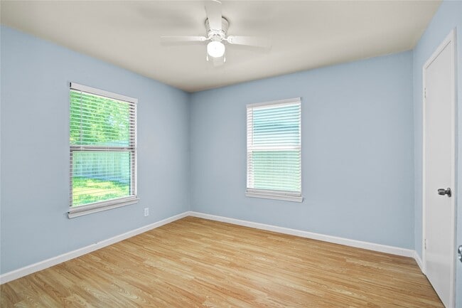 Building Photo - 8921 Oak Knoll Ln