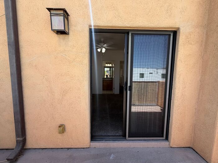 Building Photo - 1741 E Hedrick Dr