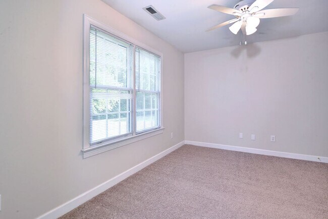Building Photo - Beautiful Poquoson Home.