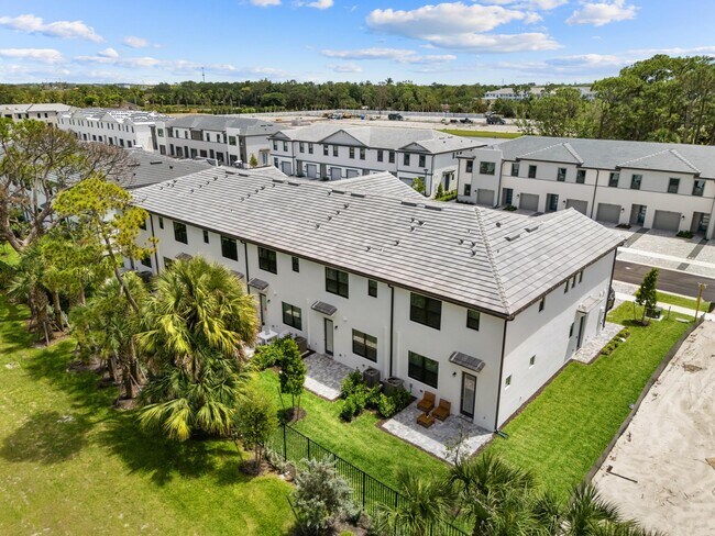 Building Photo - 4315 Efendi Dr