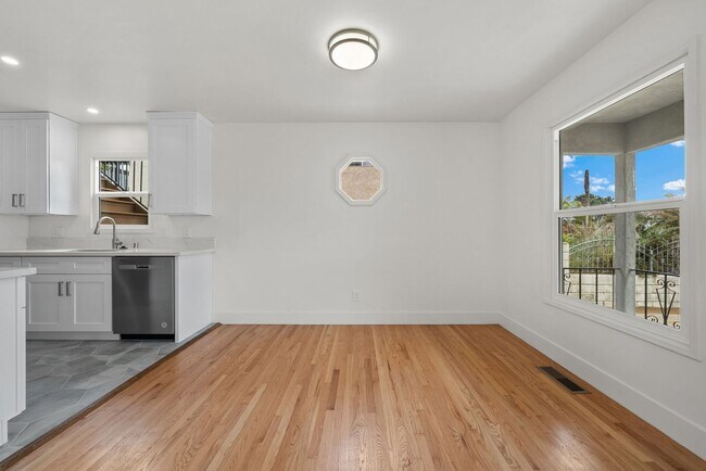 Building Photo - 4376 Del Monte