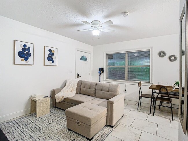 Building Photo - 3025 Long St