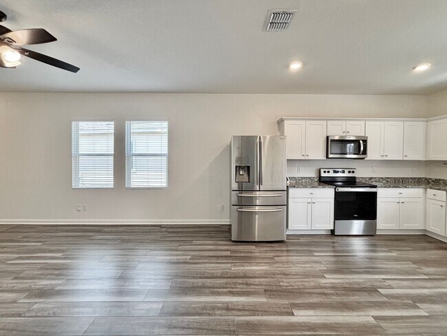 Building Photo - 5227 Hickory Pl