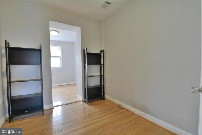 Building Photo - 733 Otis Pl NW