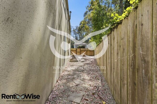 Building Photo - 190 Forest Knolls Dr