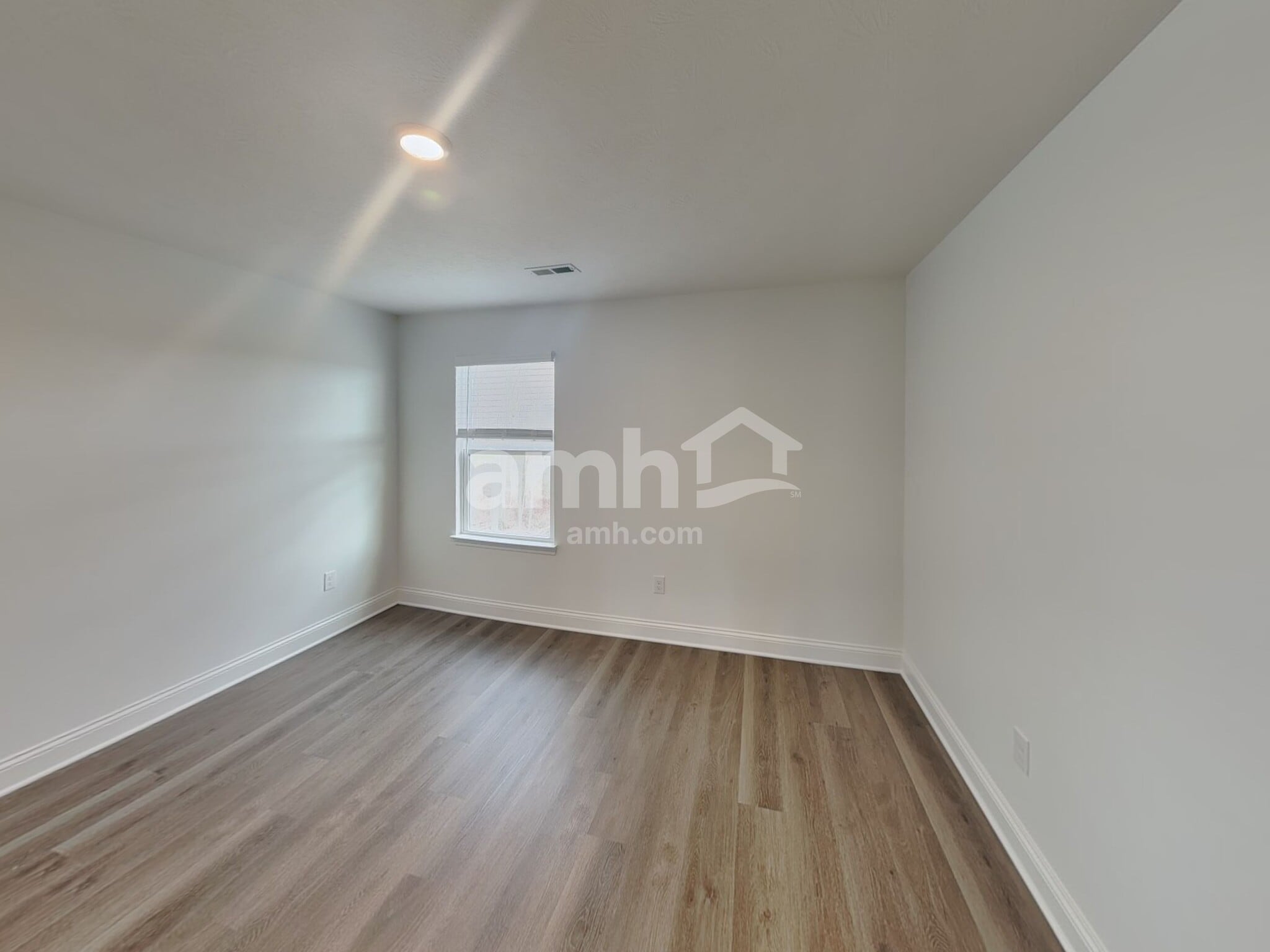 Building Photo - 998 Heritage Blvd