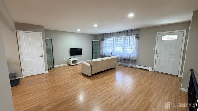 Building Photo - 363 Cranbury Rd