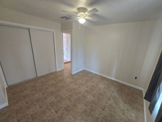Building Photo - Spacious 3bd/1ba in a HUGE GATED Property!