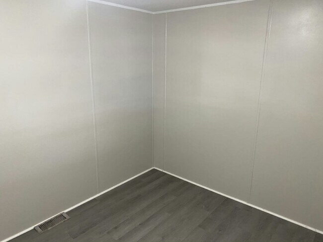 Building Photo - 5 Crest Ave