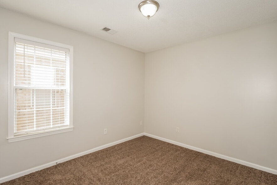 Building Photo - 1110 Greenwich Dr