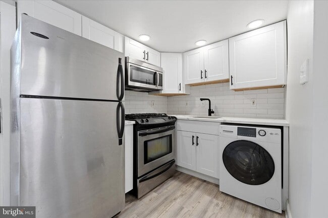 Building Photo - 2700-14 South St