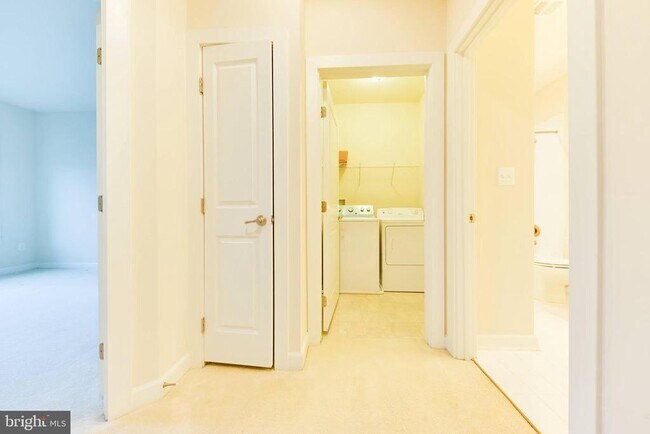 Building Photo - 5255 Stream Bank Ln