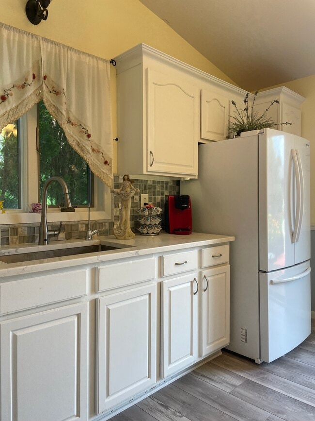 Building Photo - 6128 Jeffers Dr