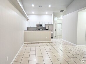 Building Photo - Like New  3 bedroom, 2bath 1 car garage