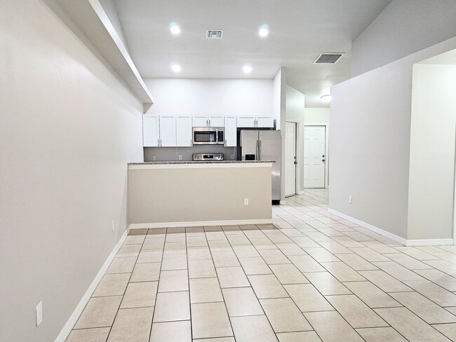 Like New 3 bedroom, 2bath 1 car garage - Like New  3 bedroom, 2bath 1 car garage