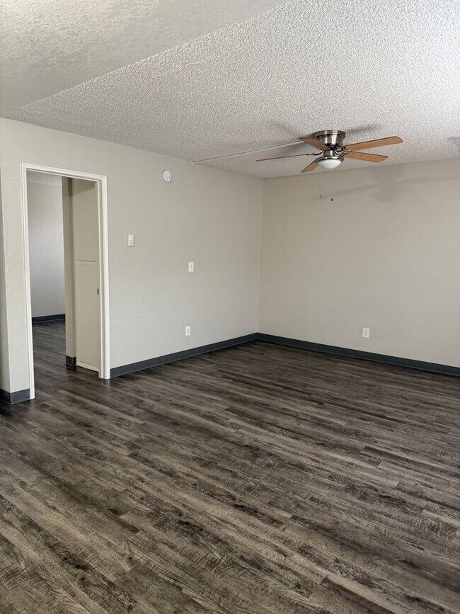 Building Photo - 4410 E Pikes Peak Ave