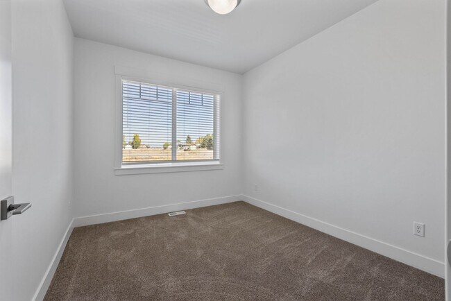 Building Photo - MODERN 3 BED 2.5 BATH HOMES IN ST ANTHONY