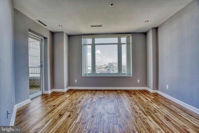 Building Photo - 100 Harborview Dr