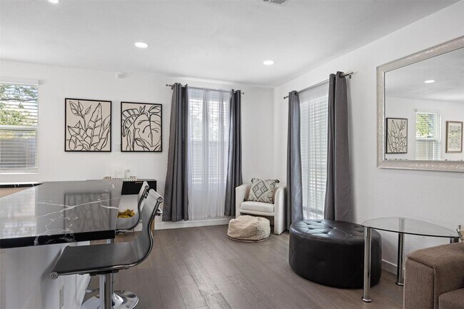Building Photo - 4512 W Village Ct