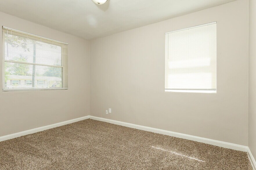 Building Photo - 5220 Seaspray Ave