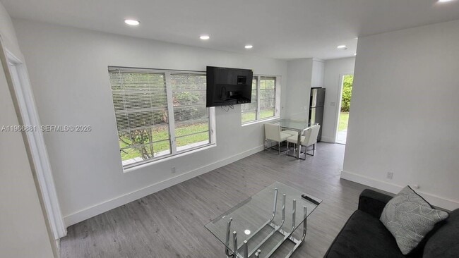 Building Photo - 821 NE 6th St