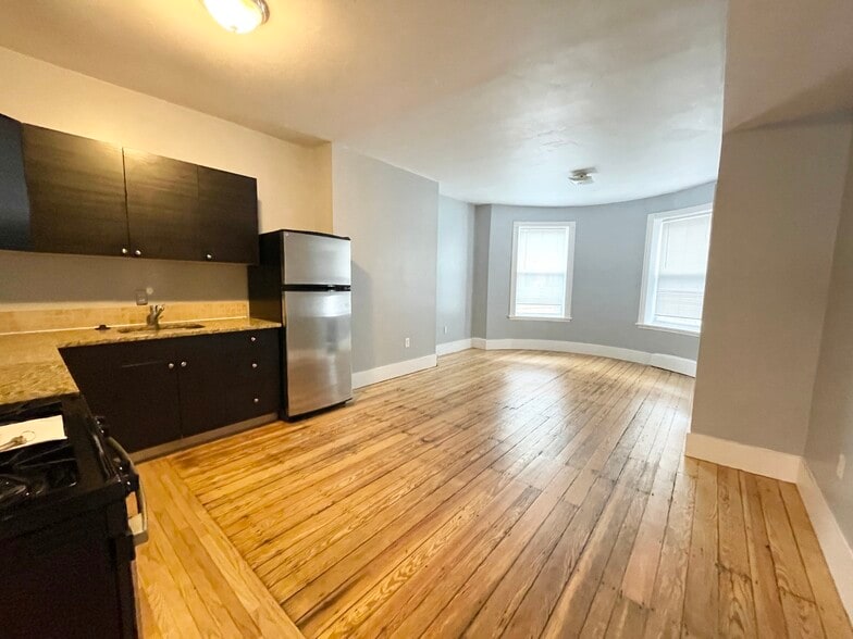 Building Photo - 76 Saint Stephen St