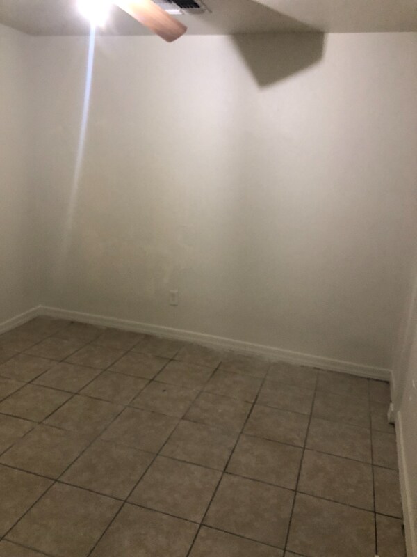 Building Photo - 10202 N 9th Ave