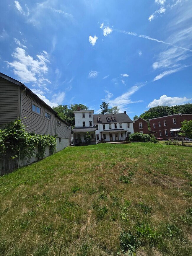 Building Photo - 635-639 Baldwin St