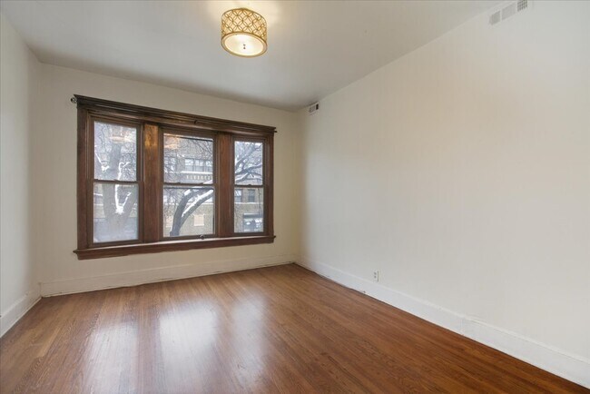 Building Photo - 4002 N Southport Ave