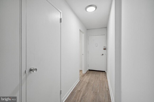 Building Photo - 224 W Rittenhouse Square