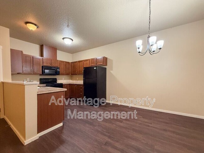 Building Photo - 537 Catron St S