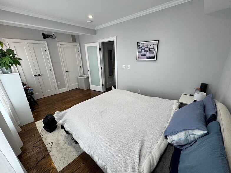 Building Photo - 252 Bowen St