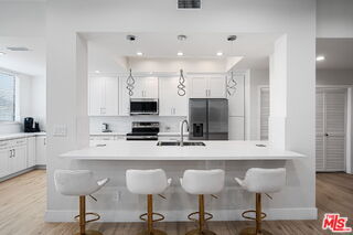 Building Photo - 1880 Veteran Ave