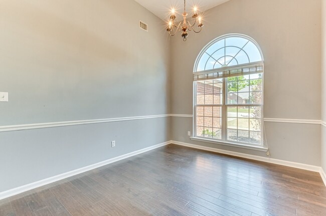 Building Photo - 1231 Pinnacle Dr