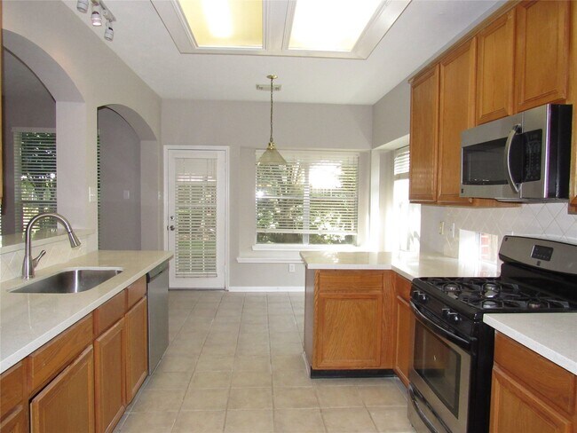 Building Photo - 3519 Englewood Dr