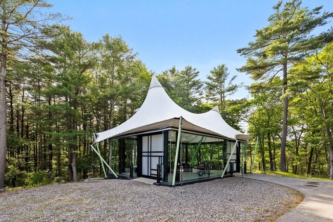 Building Photo - 370 Summer St