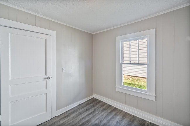 Building Photo - 403 McKenna St