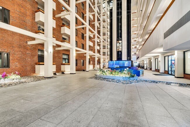 Building Photo - Historic Waterfront - Fitness Center - Concierge - Renovated Kitchen