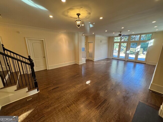 Building Photo - 1092 McLynn Ave NE