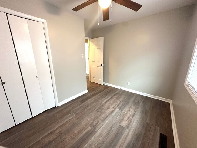 Building Photo - Updated 3 bed/ 1 bath