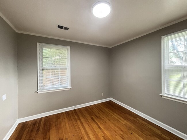 Building Photo - 1065 Larry Ln