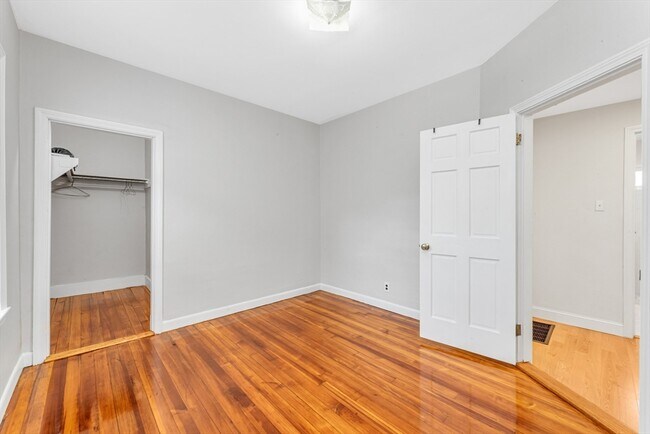 Building Photo - 17 Weymouth Ave