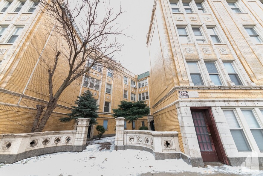 Primary Photo - 4255 W Addison St