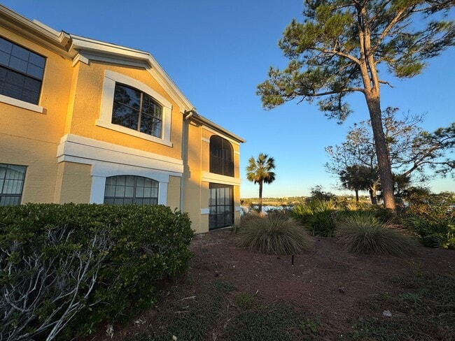 Building Photo - Gorgeous 3BD/2BA Waterfront Corner Unit in Gated Community!