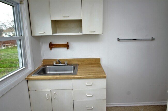 Building Photo - 1957 Snyder Ave