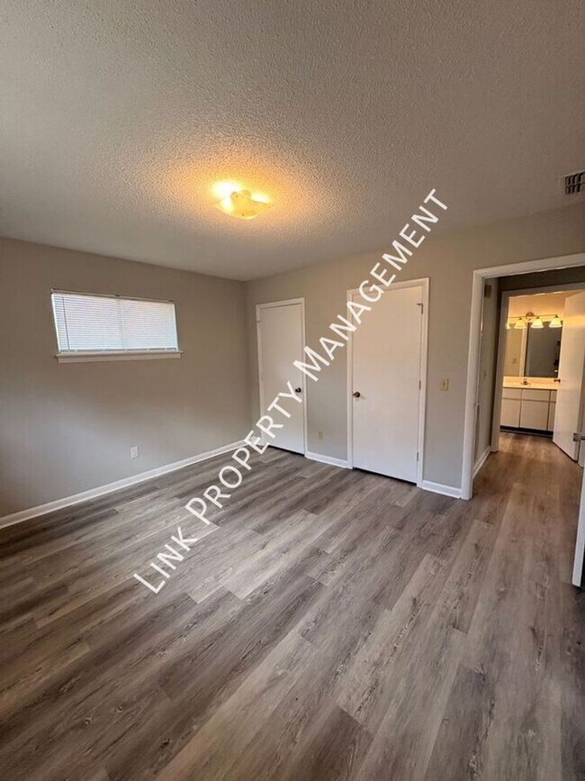 Building Photo - 3403/3405 Gail