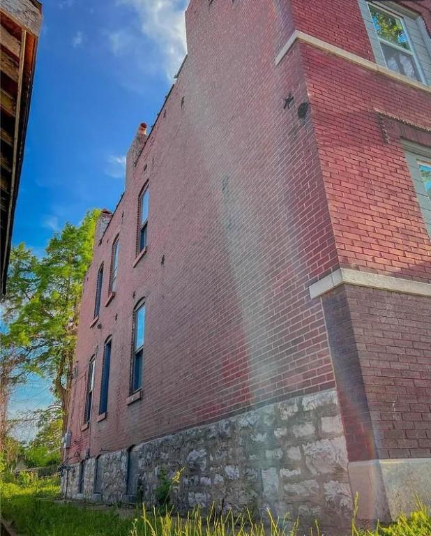 Building Photo - 824 Canaan Ave